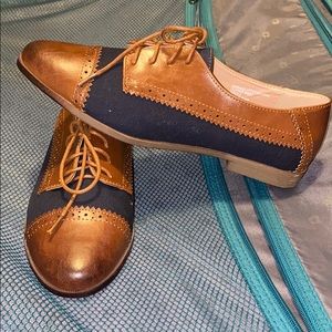 Navy and brown Oxford shoes